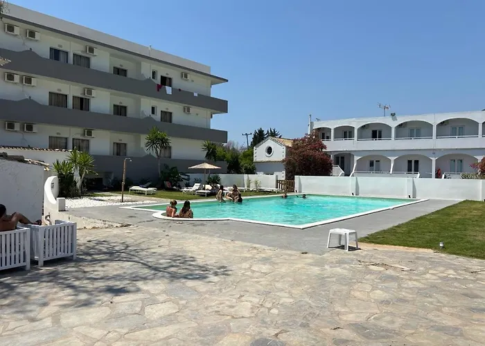 Sunrise Aparthotel 3*